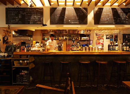 Cafe & Bar R（カフェ＆バー アール）