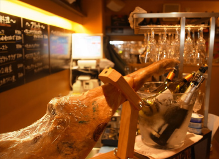 立ち飲みワイン CAVE（カーヴ）
