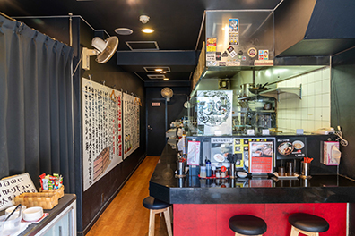横濱家系ラーメン 神山 東梅田店